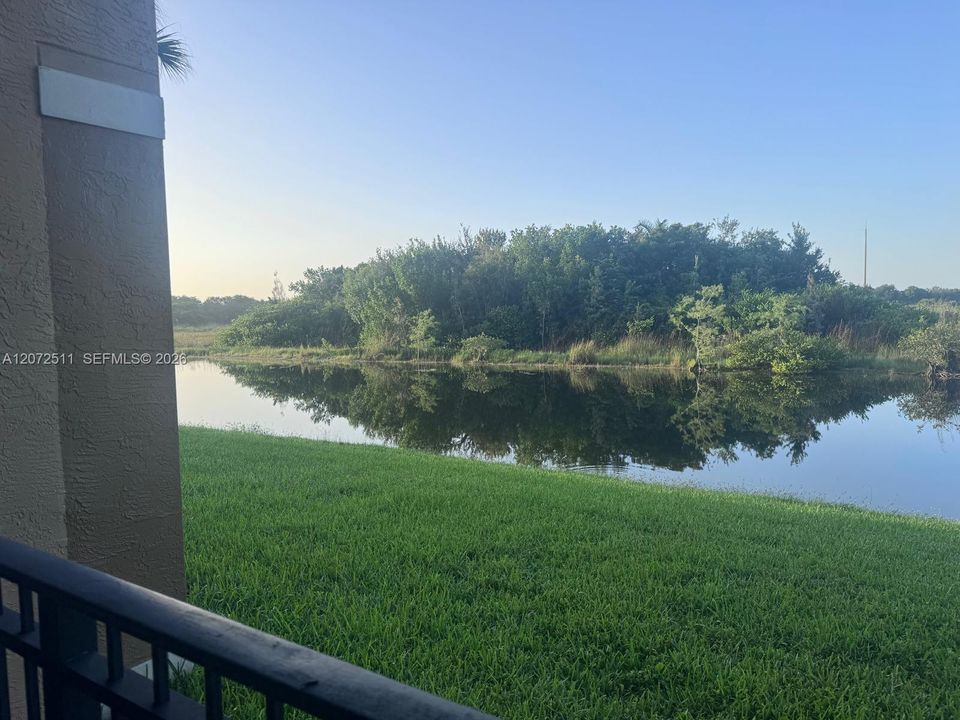 For Rent: $2,200 (2 beds, 2 baths, 1130 Square Feet)