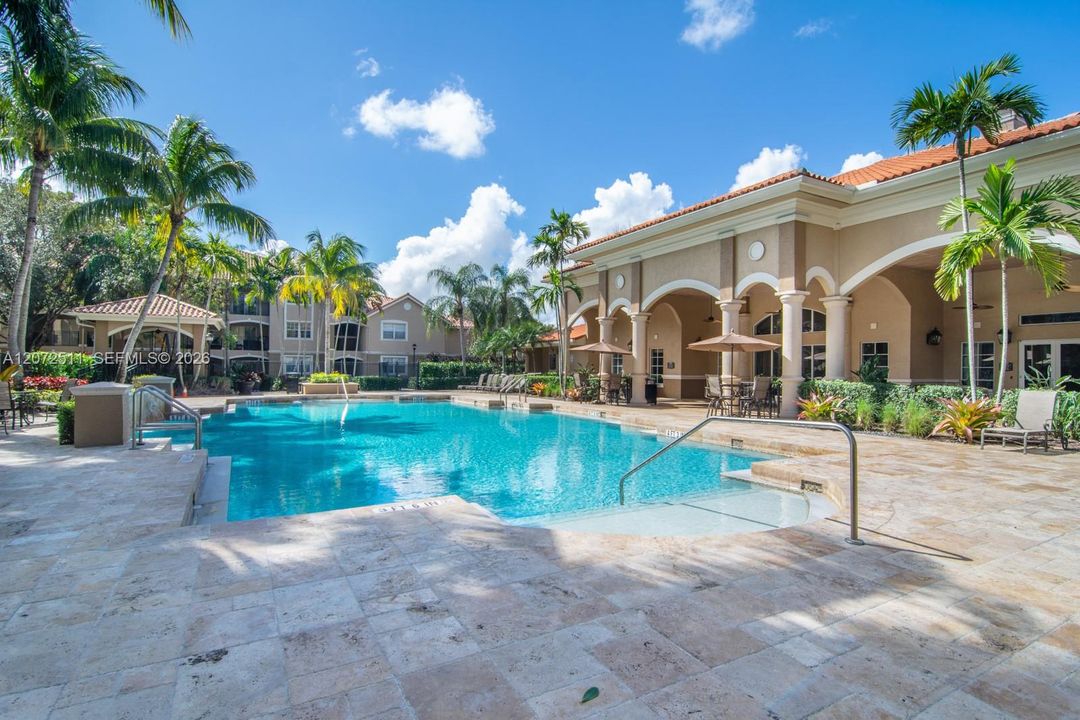 For Rent: $2,200 (2 beds, 2 baths, 1130 Square Feet)