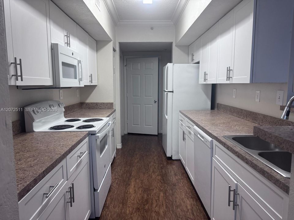 For Rent: $2,200 (2 beds, 2 baths, 1130 Square Feet)