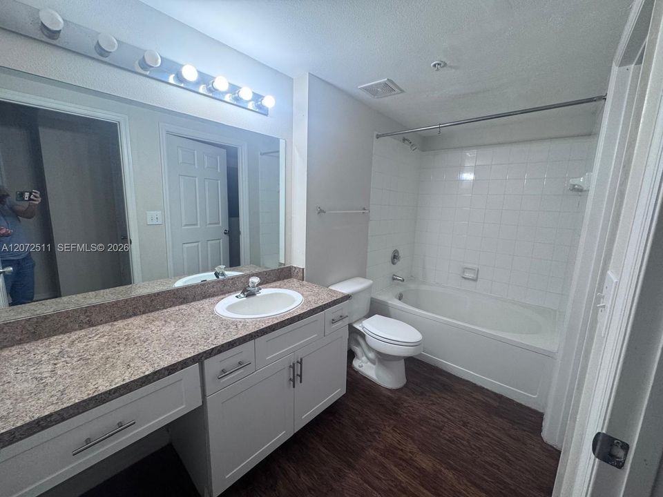 For Rent: $2,200 (2 beds, 2 baths, 1130 Square Feet)