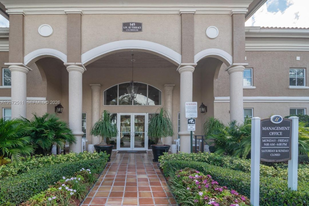 For Rent: $2,200 (2 beds, 2 baths, 1130 Square Feet)