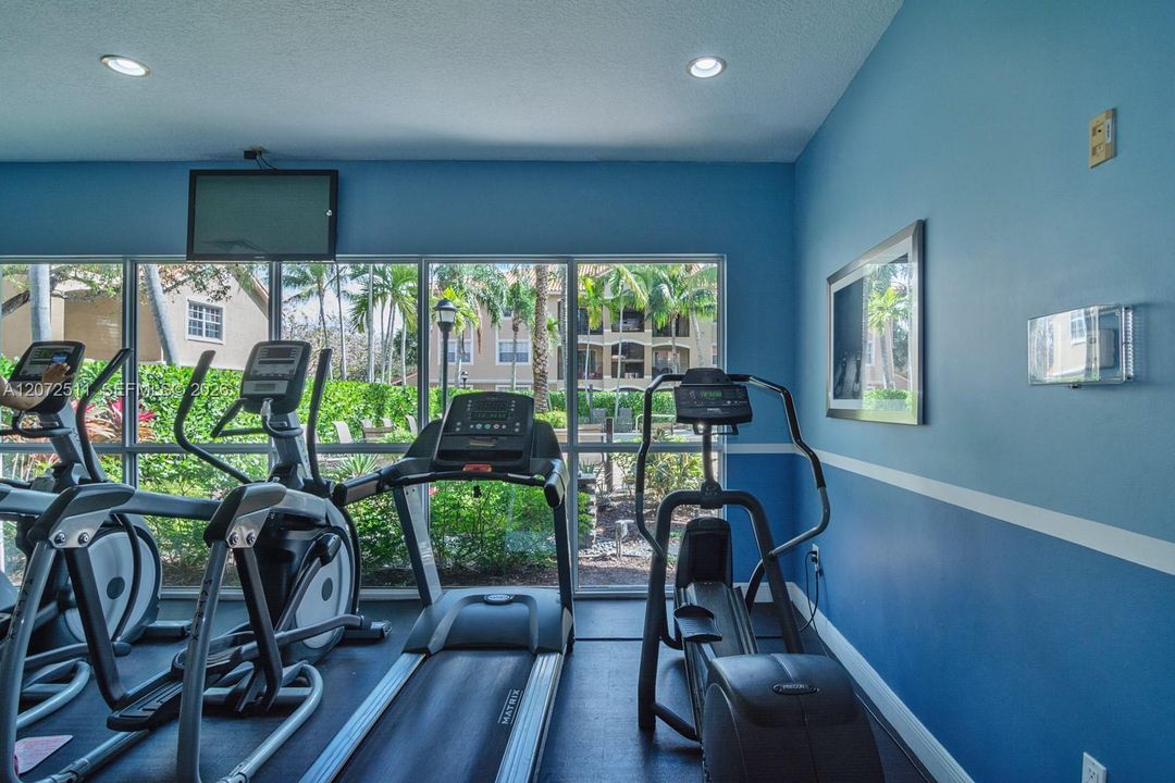 For Rent: $2,200 (2 beds, 2 baths, 1130 Square Feet)