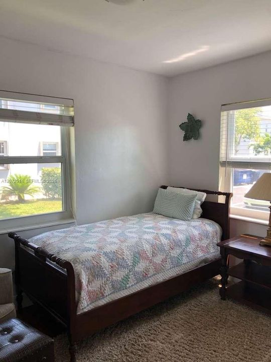 For Sale: $425,000 (2 beds, 1 baths, 786 Square Feet)