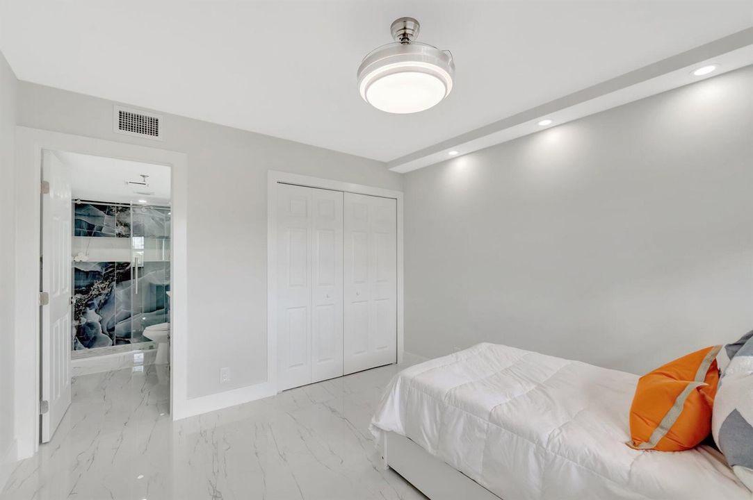 Guest Bedroom with Trundle Daybed