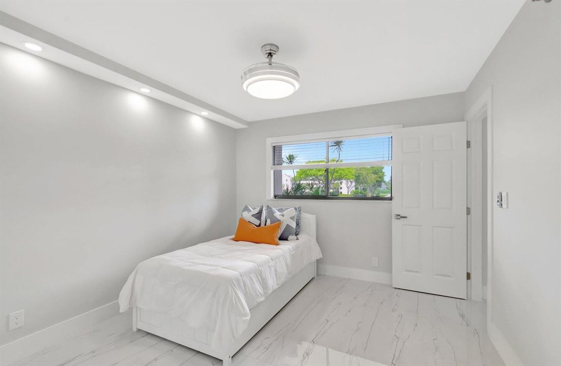 Guest Bedroom with Trundle Daybed