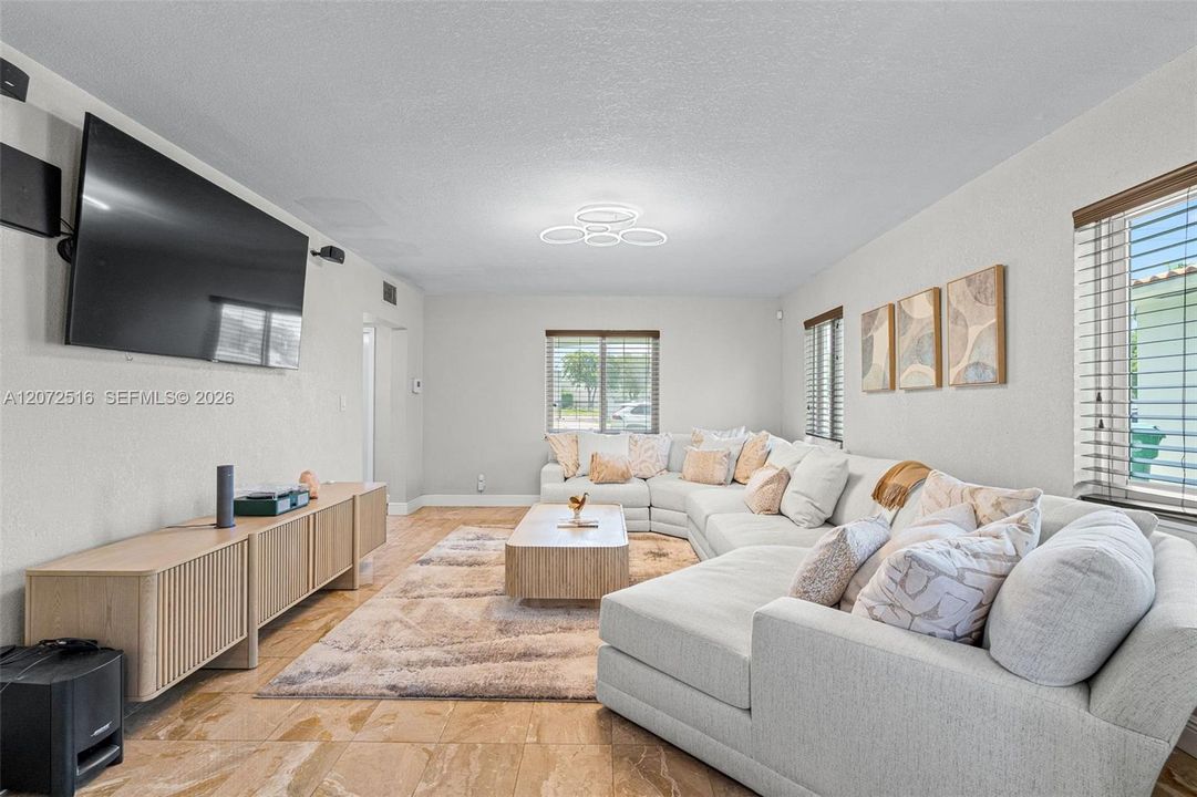 В аренду: $4,700 (4 спален, 2 ванн, 2160 Квадратных фут)