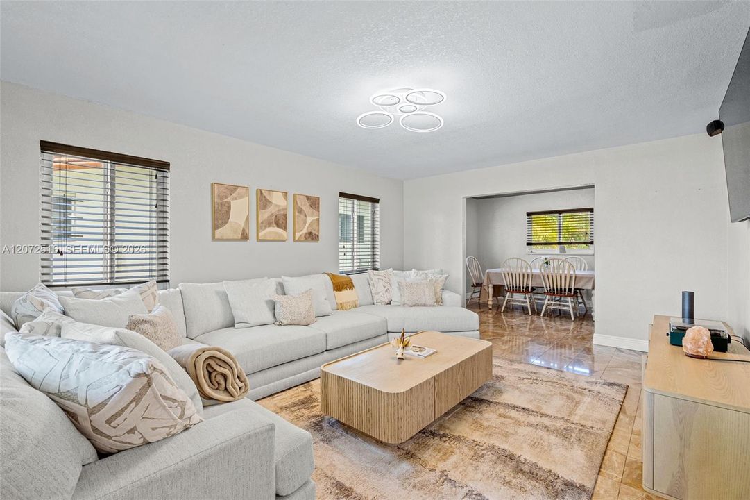В аренду: $4,700 (4 спален, 2 ванн, 2160 Квадратных фут)