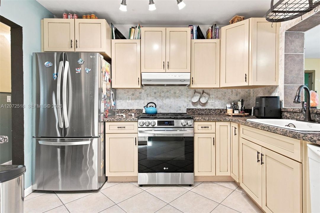 For Sale: $615,000 (4 beds, 2 baths, 1924 Square Feet)