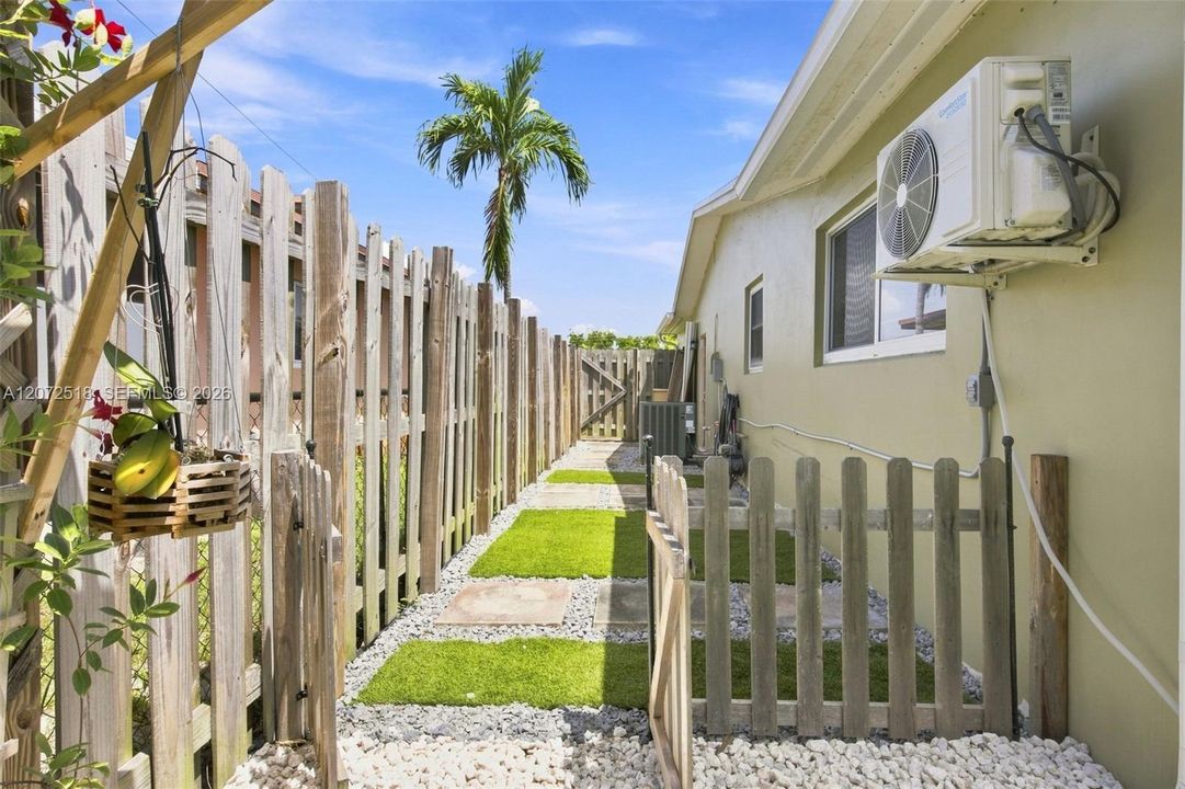 For Sale: $615,000 (4 beds, 2 baths, 1924 Square Feet)