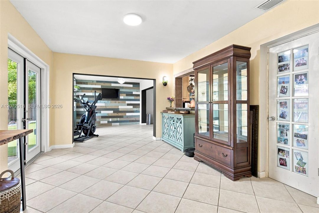 For Sale: $615,000 (4 beds, 2 baths, 1924 Square Feet)