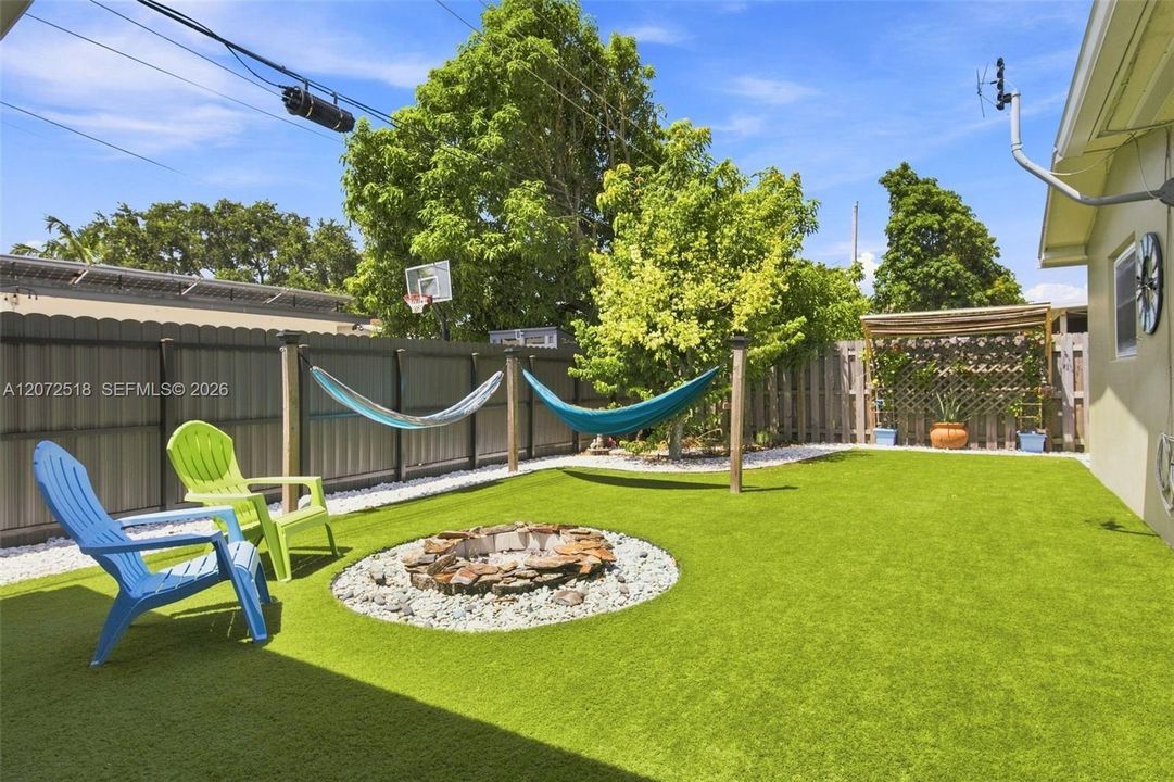 For Sale: $615,000 (4 beds, 2 baths, 1924 Square Feet)