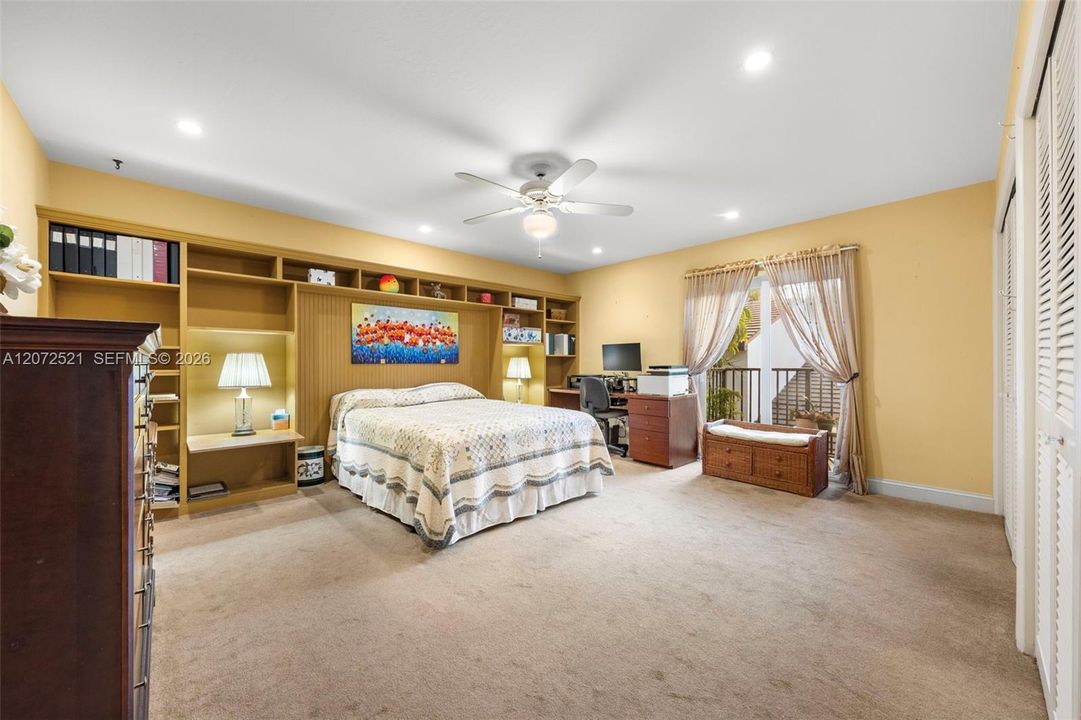 For Sale: $555,000 (2 beds, 2 baths, 1218 Square Feet)