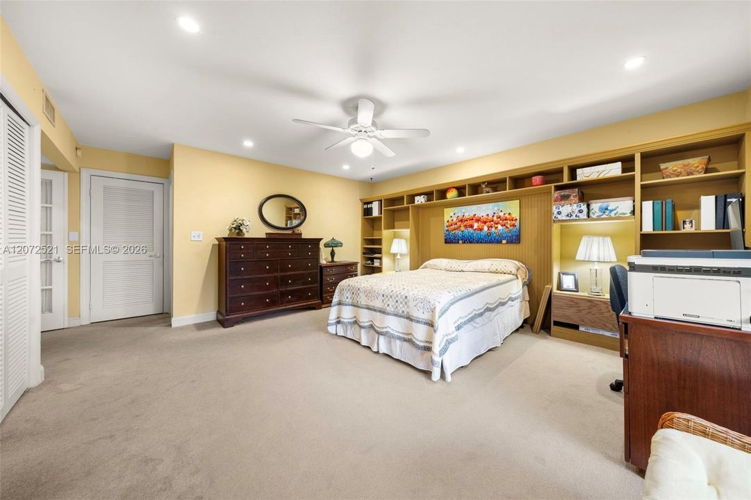 For Sale: $555,000 (2 beds, 2 baths, 1218 Square Feet)