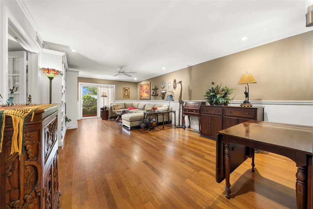 For Sale: $555,000 (2 beds, 2 baths, 1218 Square Feet)