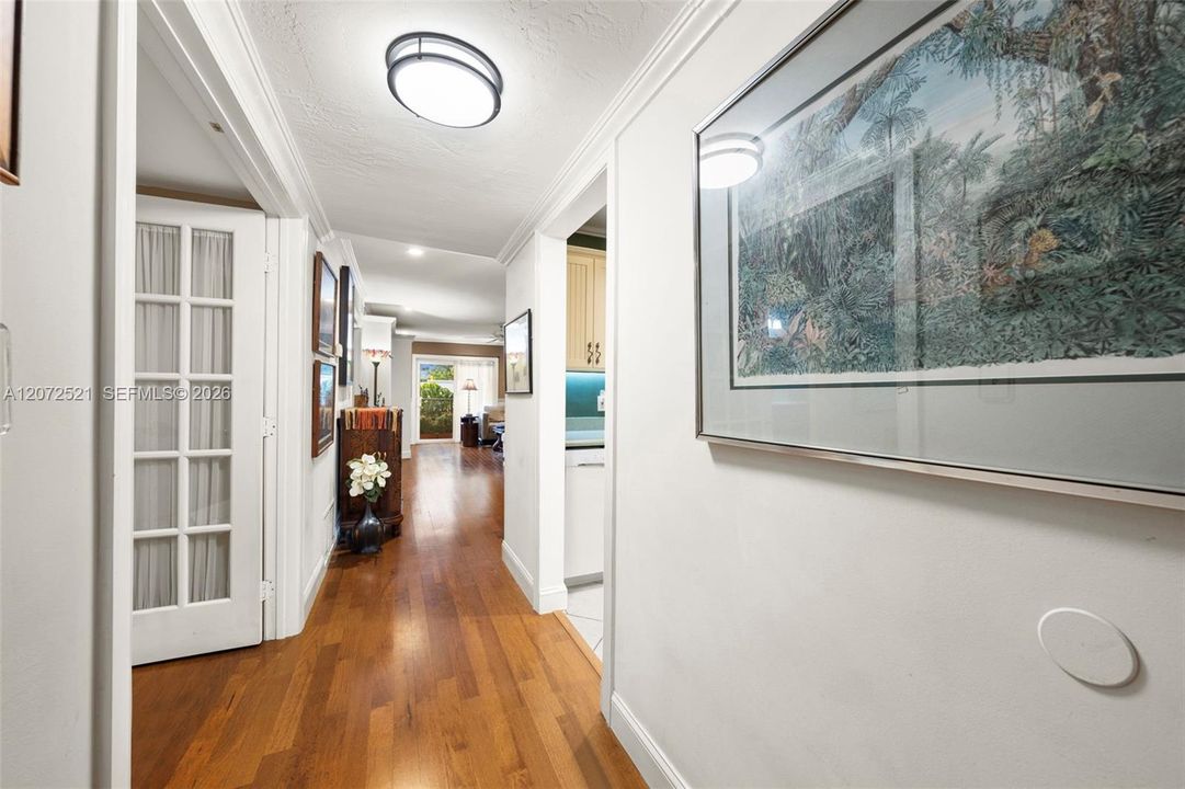 For Sale: $555,000 (2 beds, 2 baths, 1218 Square Feet)