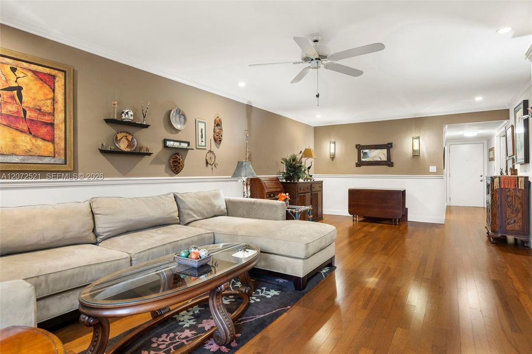 For Sale: $555,000 (2 beds, 2 baths, 1218 Square Feet)