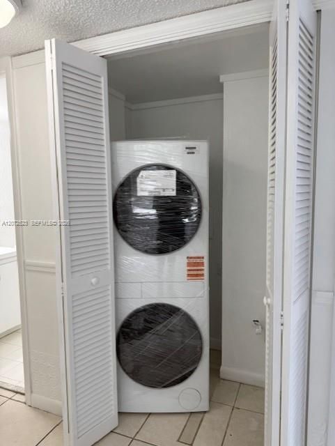 For Sale: $295,000 (2 beds, 2 baths, 870 Square Feet)