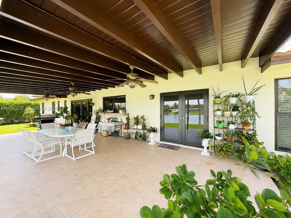 En Venta: $939,900 (4 camas, 2 baños, 1873 Pies cuadrados)