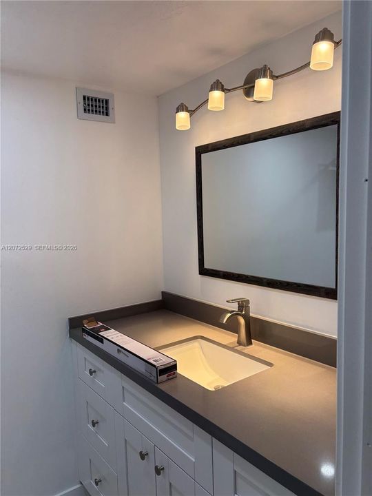 В аренду: $2,550 (2 спален, 2 ванн, 1210 Квадратных фут)