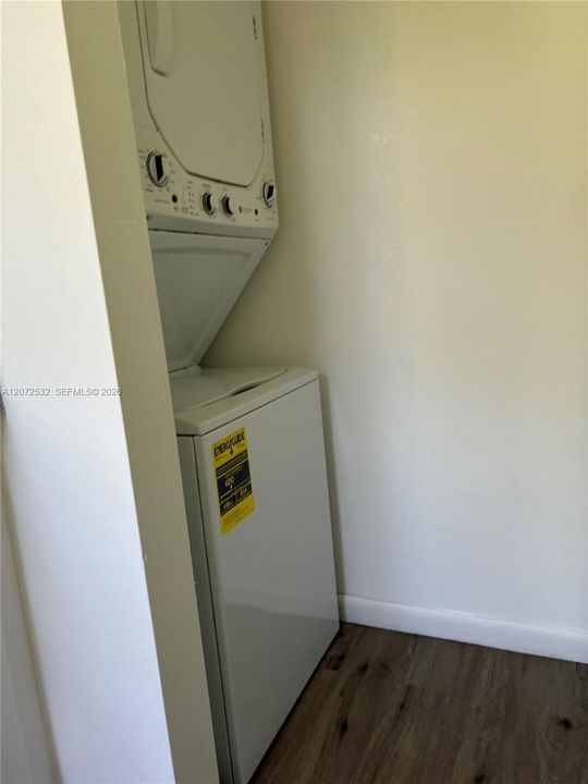 For Rent: $1,650 (2 beds, 1 baths, 863 Square Feet)