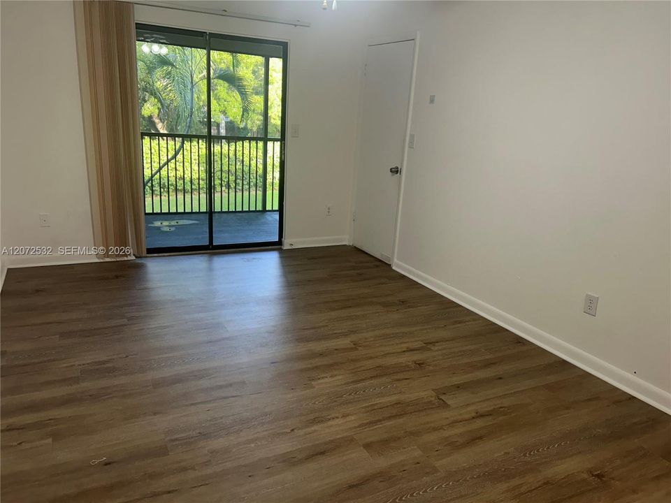 For Rent: $1,650 (2 beds, 1 baths, 863 Square Feet)