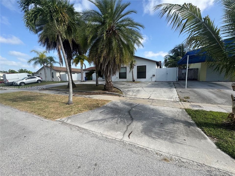 En Venta: $650,000 (4 camas, 2 baños, 1822 Pies cuadrados)