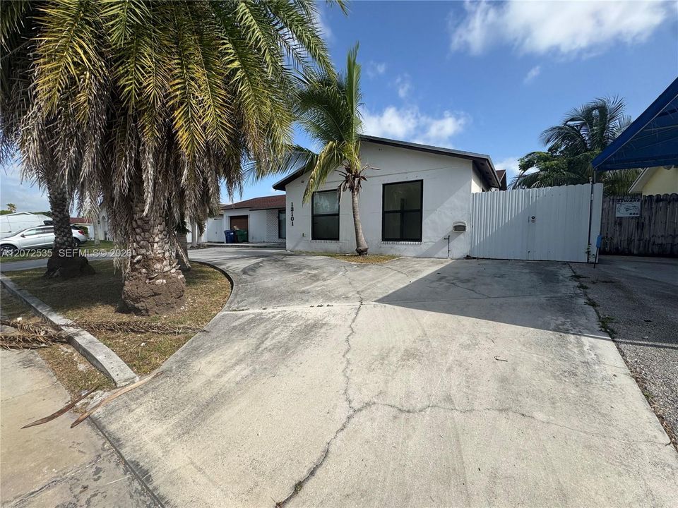 En Venta: $650,000 (4 camas, 2 baños, 1822 Pies cuadrados)