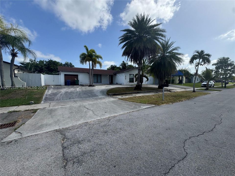 En Venta: $650,000 (4 camas, 2 baños, 1822 Pies cuadrados)