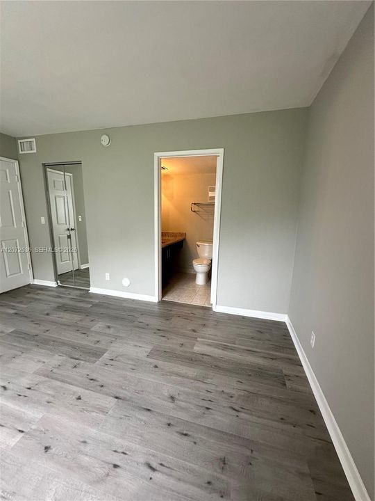 В аренду: $2,200 (2 спален, 2 ванн, 832 Квадратных фут)
