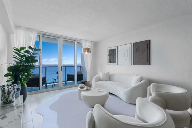For Rent: $2,422 (1 beds, 1 baths, 767 Square Feet)