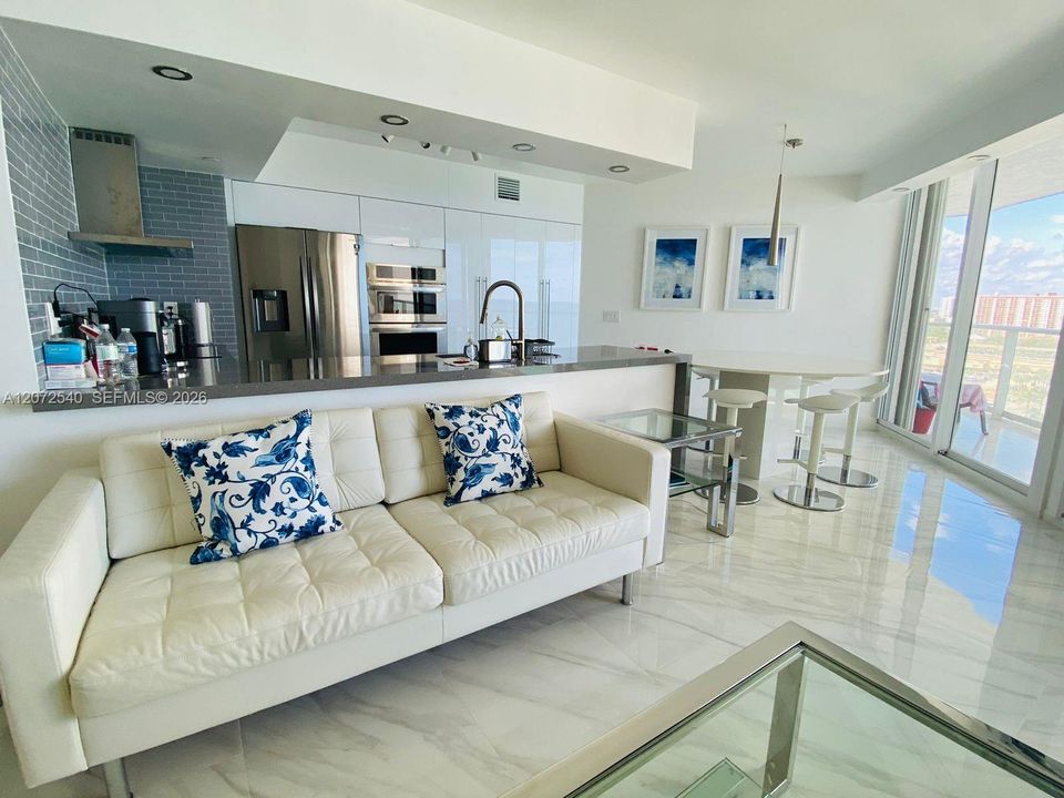 For Rent: $7,000 (3 beds, 2 baths, 1760 Square Feet)