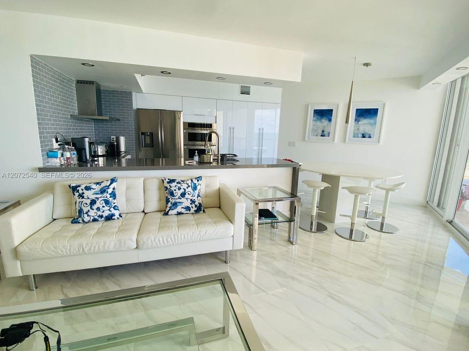 For Rent: $7,000 (3 beds, 2 baths, 1760 Square Feet)