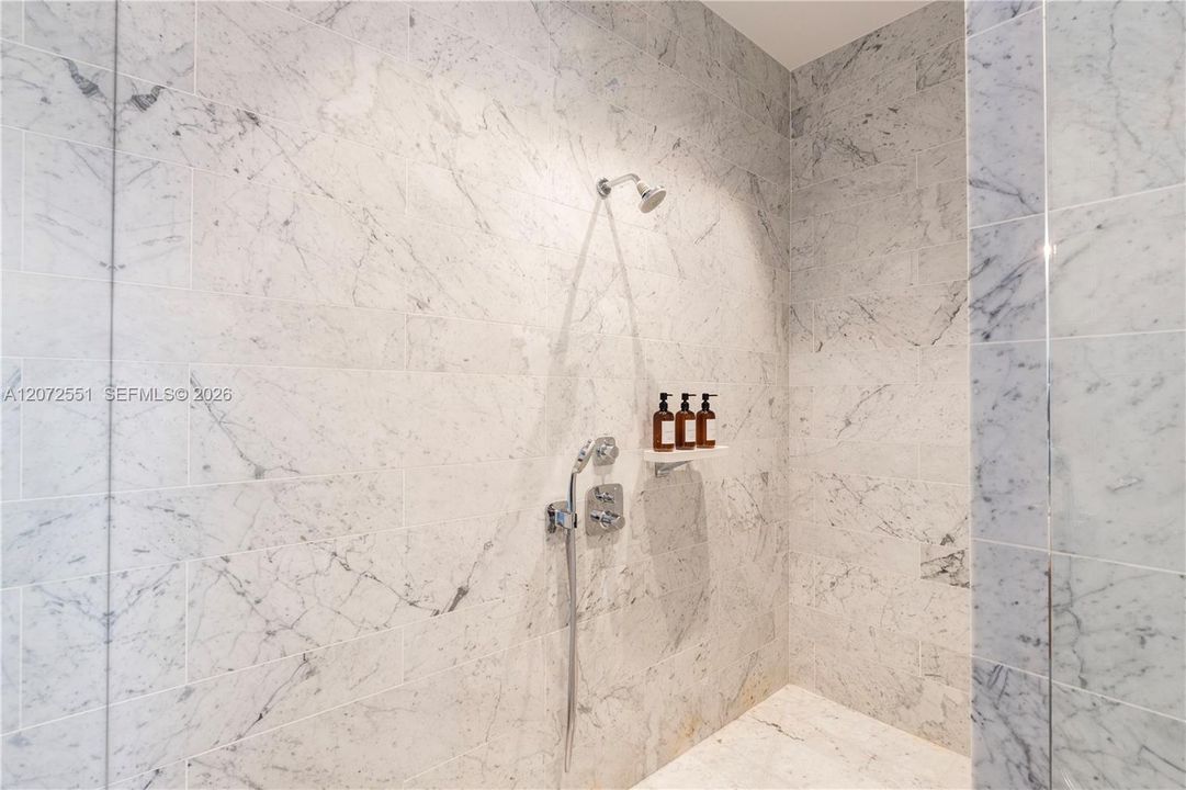 En Venta: $7,800,000 (4 camas, 5 baños, 3828 Pies cuadrados)