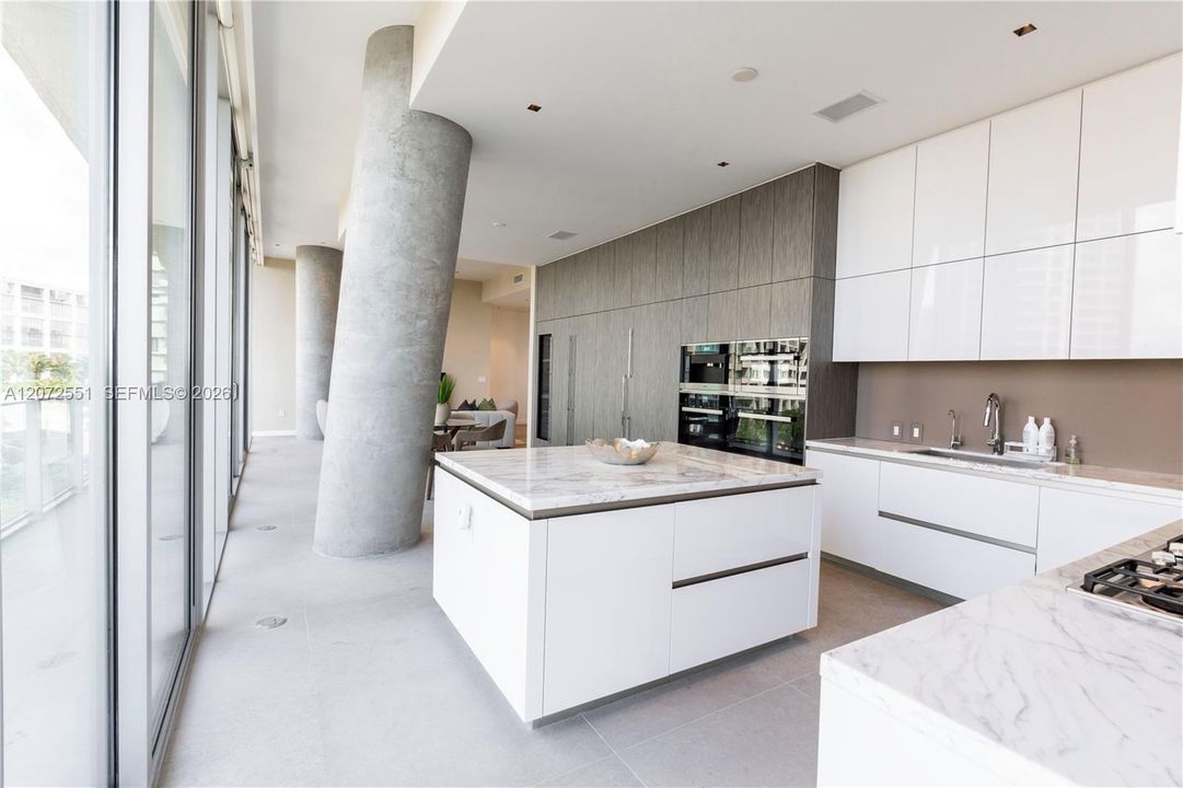 En Venta: $7,800,000 (4 camas, 5 baños, 3828 Pies cuadrados)