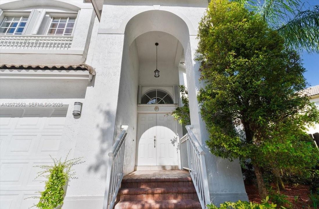 En Venta: $1,250,000 (4 camas, 3 baños, 2400 Pies cuadrados)