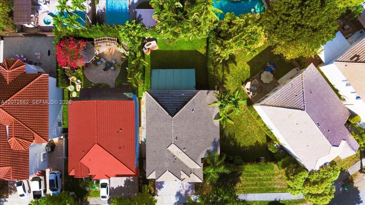 En Venta: $1,250,000 (4 camas, 3 baños, 2400 Pies cuadrados)