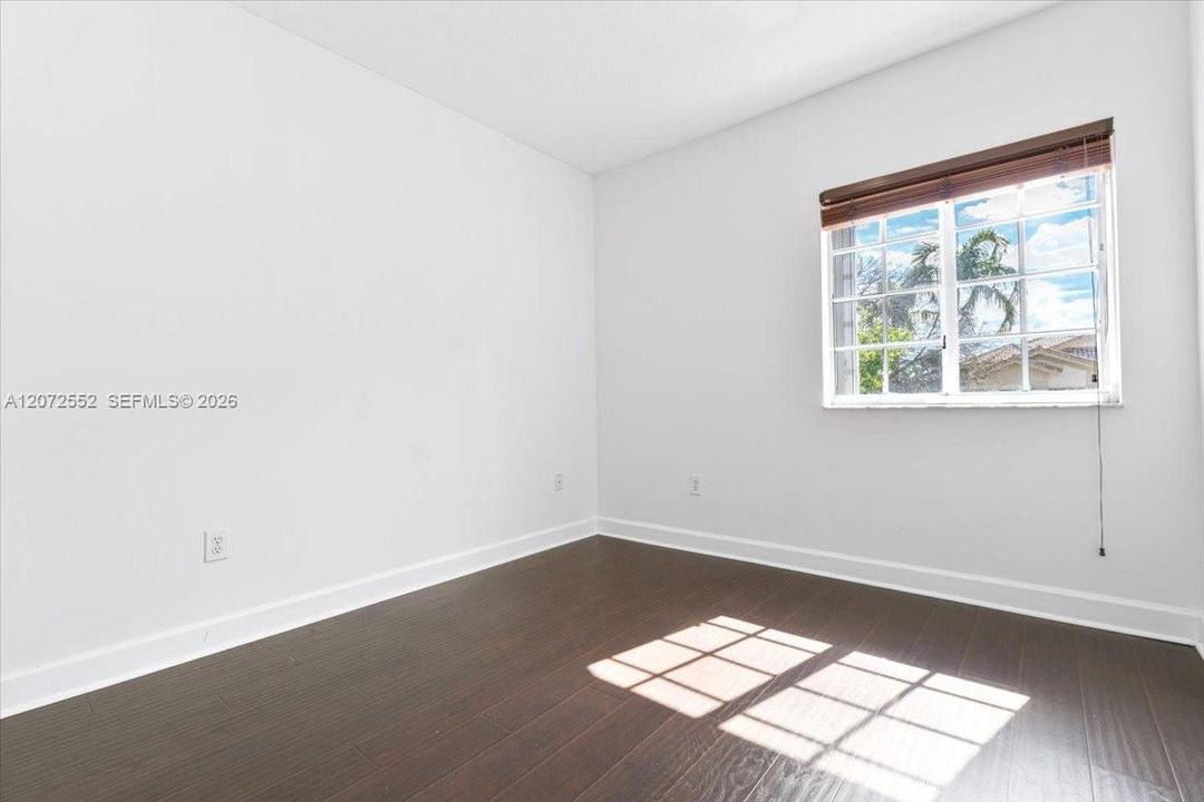 En Venta: $1,250,000 (4 camas, 3 baños, 2400 Pies cuadrados)