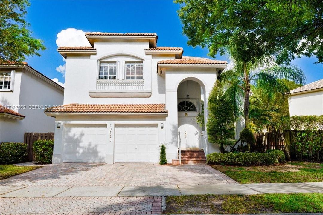 En Venta: $1,250,000 (4 camas, 3 baños, 2400 Pies cuadrados)