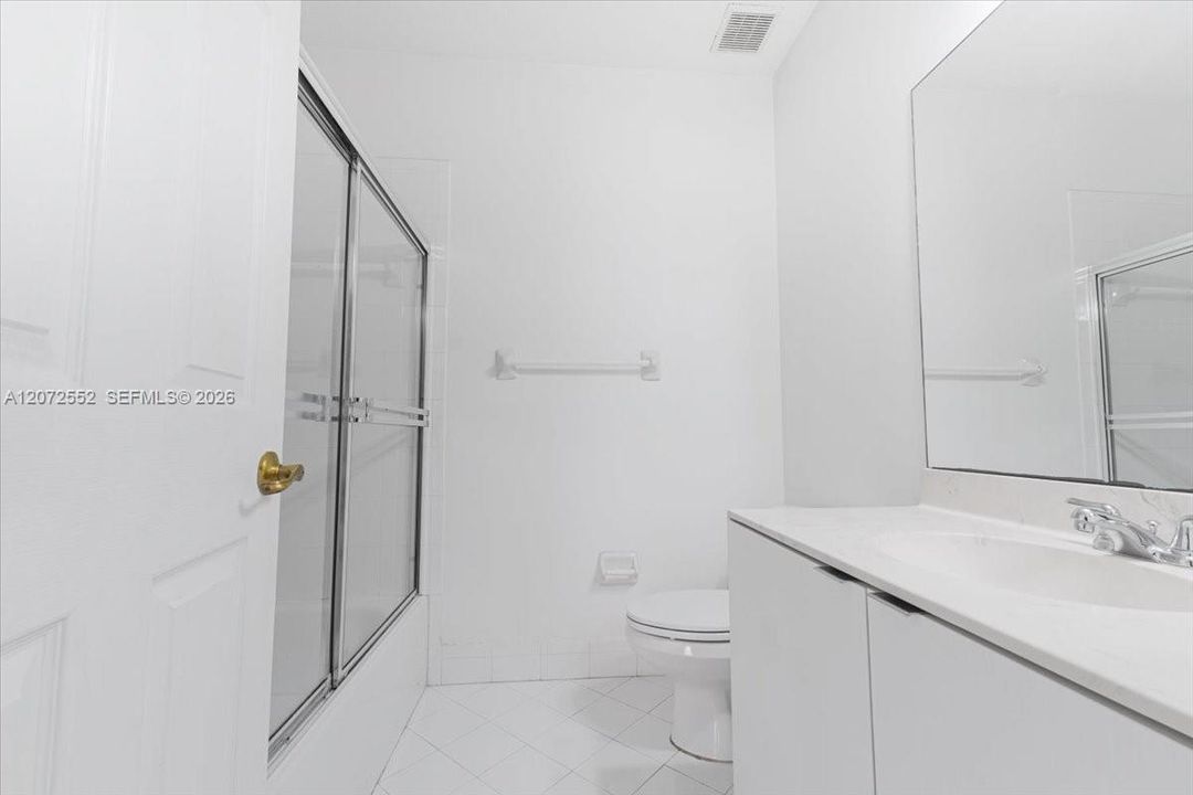 En Venta: $1,250,000 (4 camas, 3 baños, 2400 Pies cuadrados)
