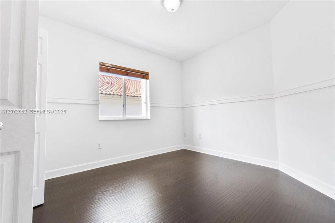 En Venta: $1,250,000 (4 camas, 3 baños, 2400 Pies cuadrados)