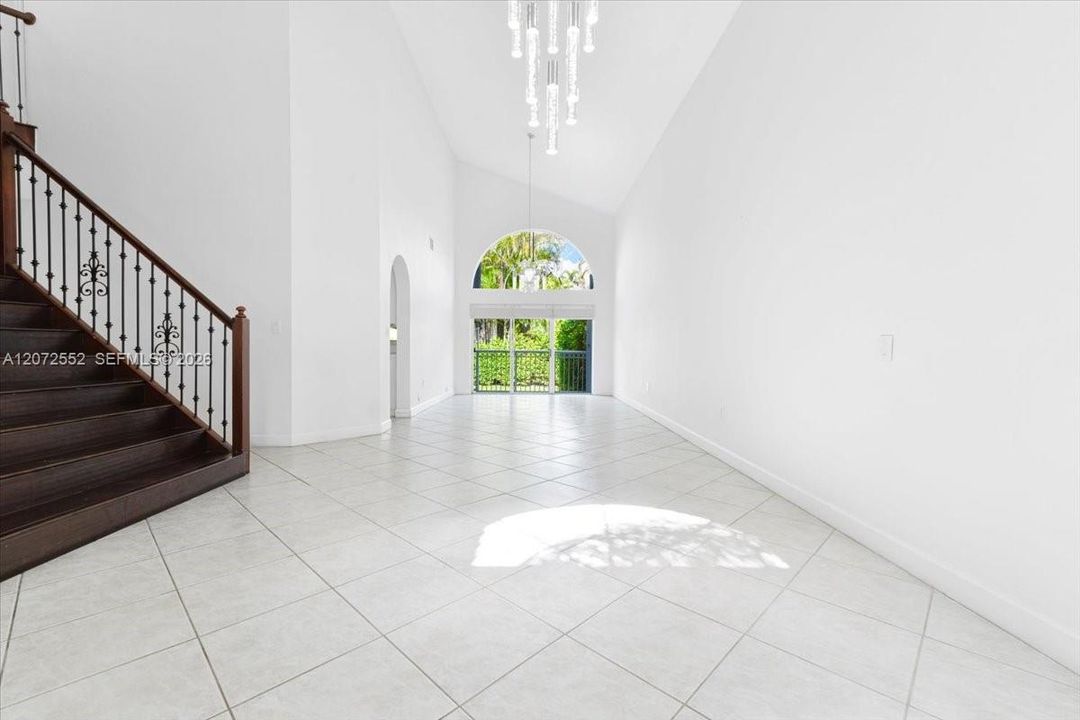 En Venta: $1,250,000 (4 camas, 3 baños, 2400 Pies cuadrados)