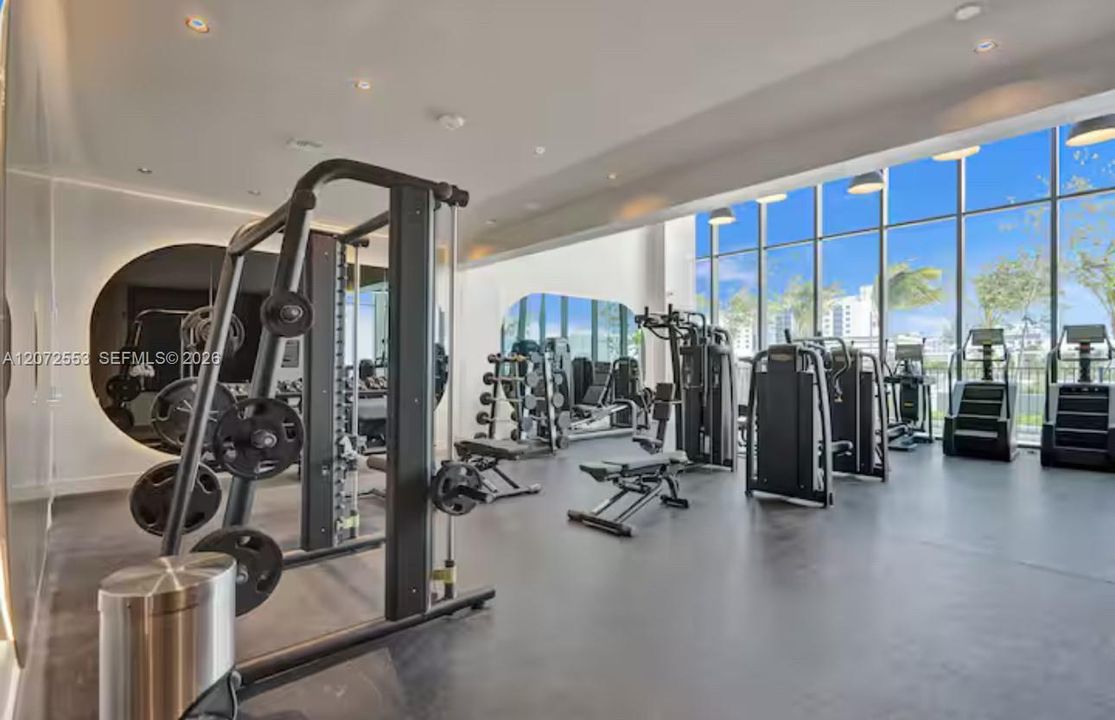 For Sale: $697,000 (1 beds, 1 baths, 412 Square Feet)