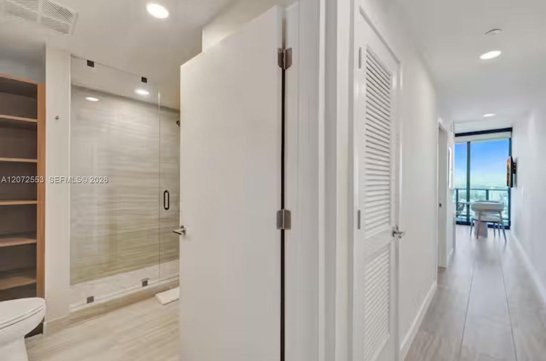 For Sale: $697,000 (1 beds, 1 baths, 412 Square Feet)