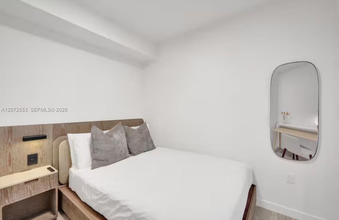 For Sale: $697,000 (1 beds, 1 baths, 412 Square Feet)