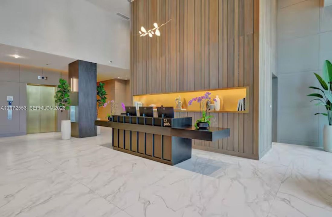 For Sale: $697,000 (1 beds, 1 baths, 412 Square Feet)