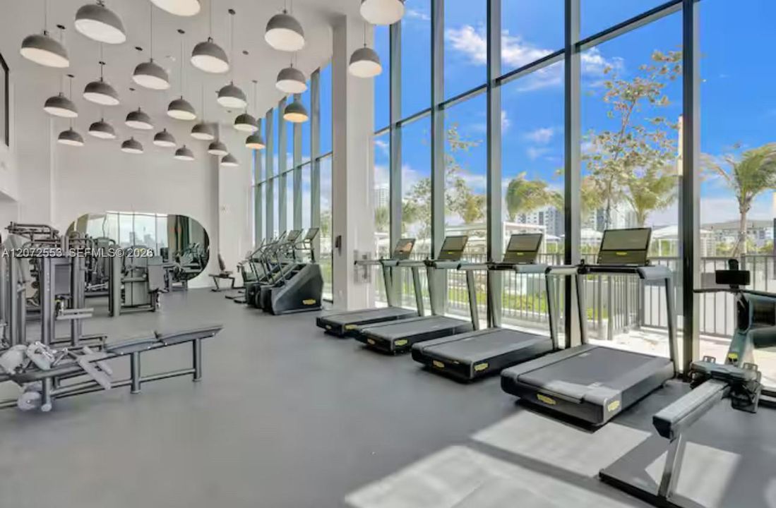 For Sale: $697,000 (1 beds, 1 baths, 412 Square Feet)