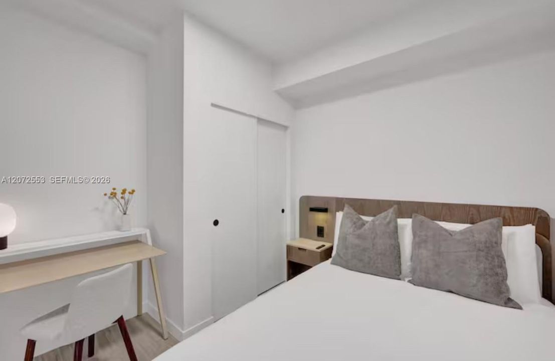 For Sale: $697,000 (1 beds, 1 baths, 412 Square Feet)