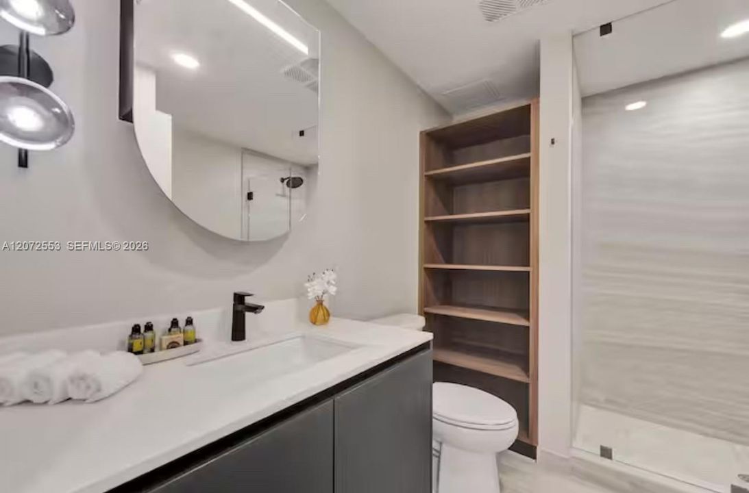 For Sale: $697,000 (1 beds, 1 baths, 412 Square Feet)