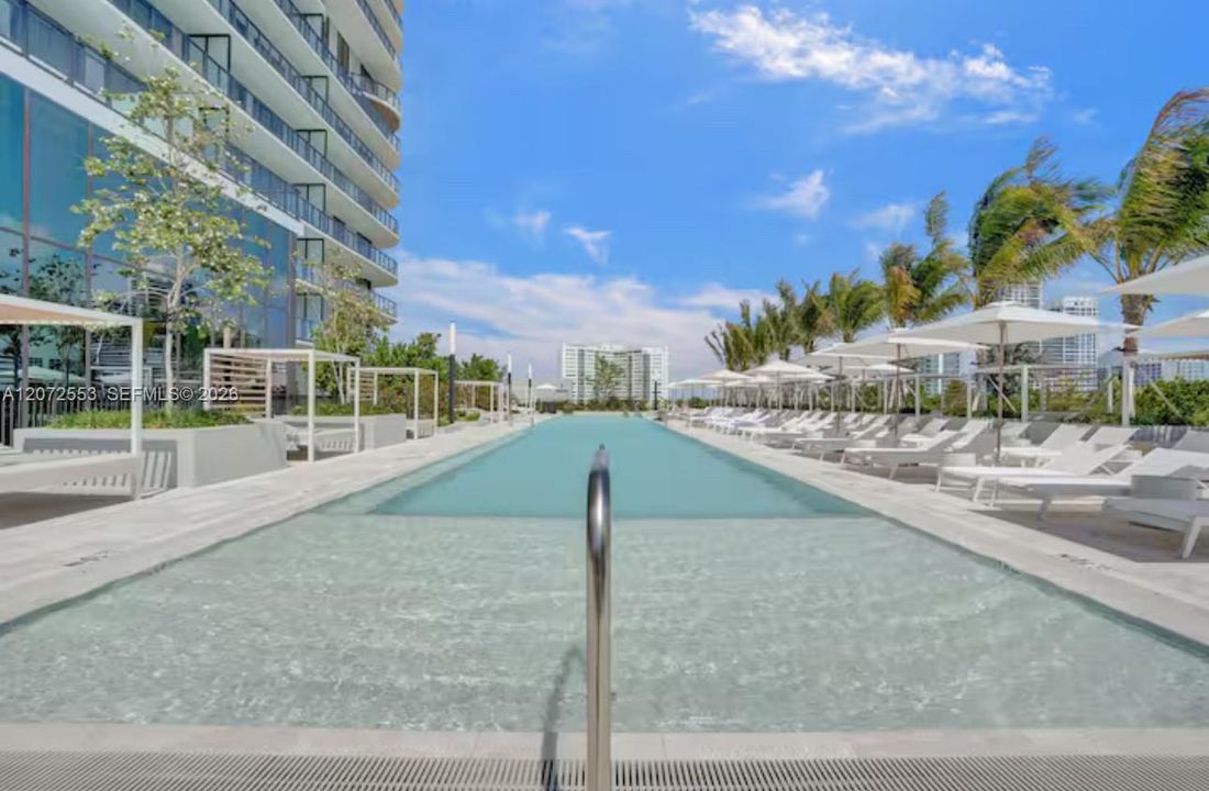 For Sale: $697,000 (1 beds, 1 baths, 412 Square Feet)