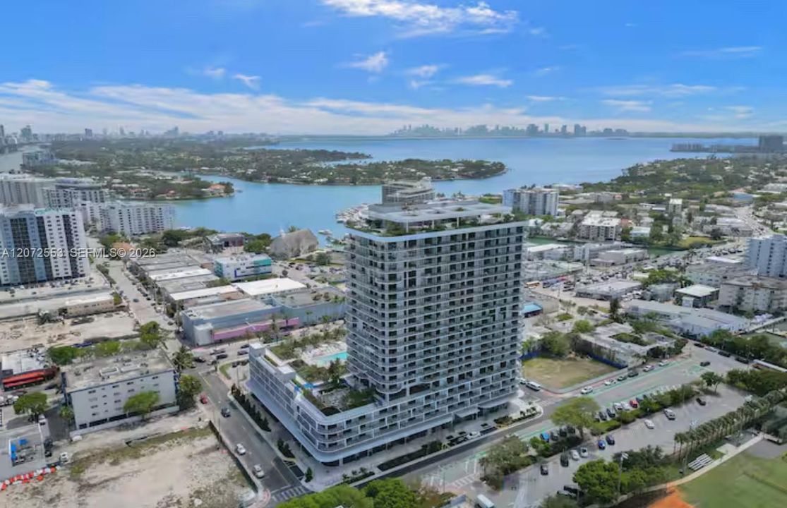 For Sale: $697,000 (1 beds, 1 baths, 412 Square Feet)